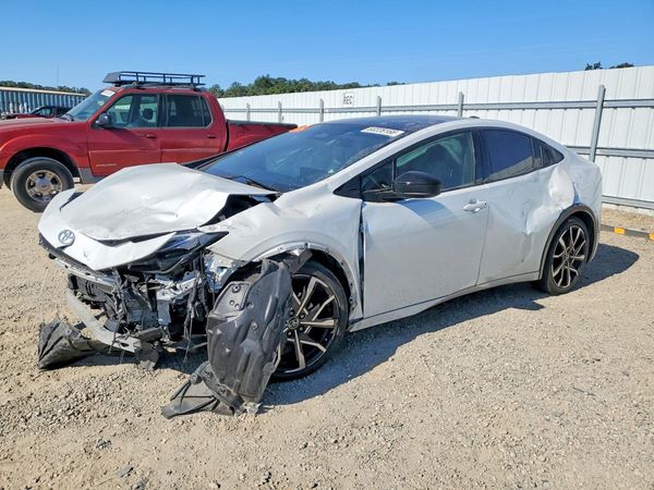 2023 TOYOTA PRIUS — Front 3/4
