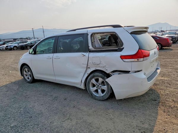 2013 TOYOTA SIENNA
