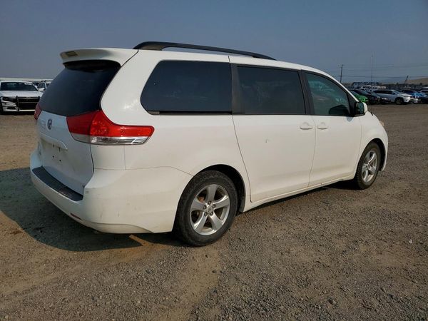 2013 TOYOTA SIENNA
