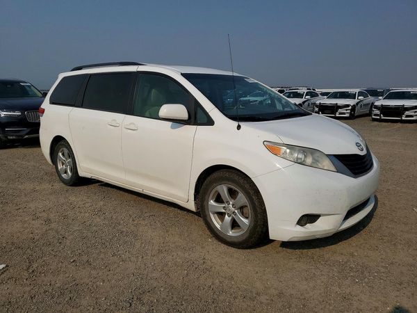 2013 TOYOTA SIENNA