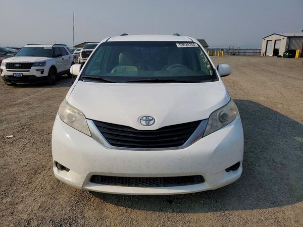 2013 TOYOTA SIENNA