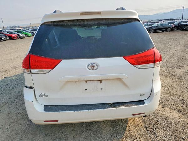 2013 TOYOTA SIENNA