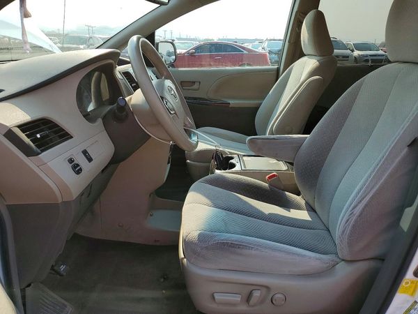 2013 TOYOTA SIENNA