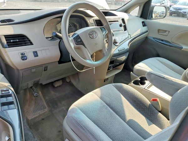 2013 TOYOTA SIENNA