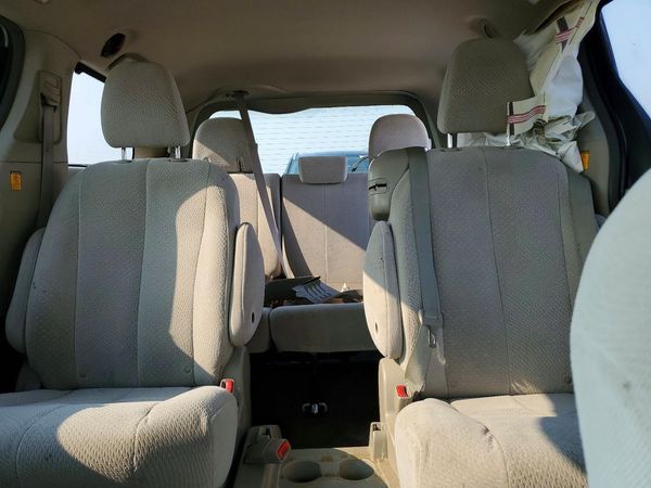 2013 TOYOTA SIENNA