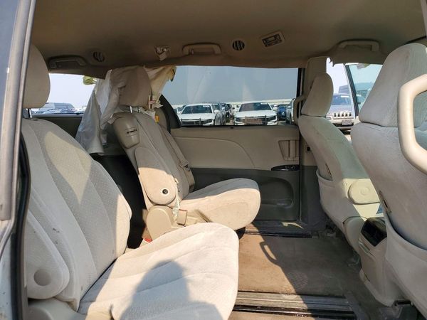2013 TOYOTA SIENNA