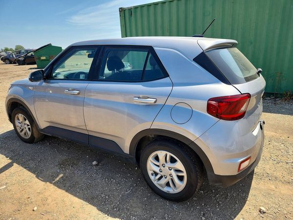 2025 HYUNDAI VENUE SE