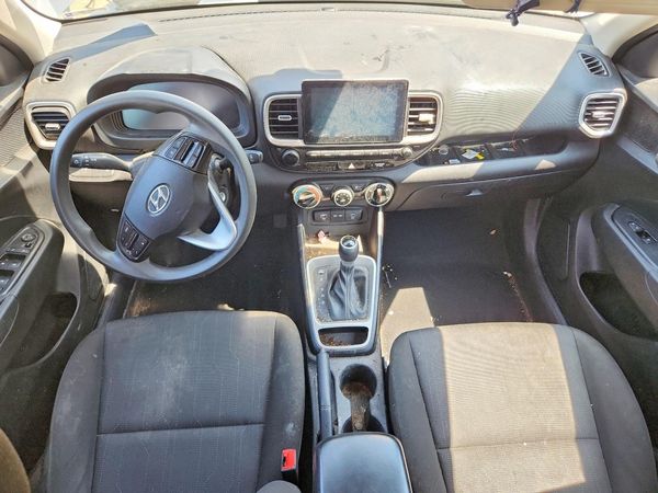 2025 HYUNDAI VENUE SE