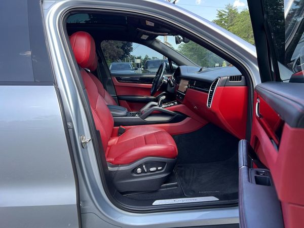 2020 PORSCHE CAYENNE