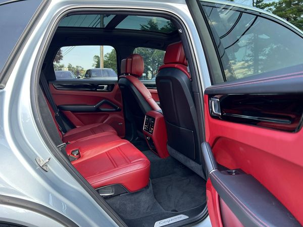 2020 PORSCHE CAYENNE