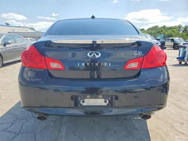 2013 INFINITI G37