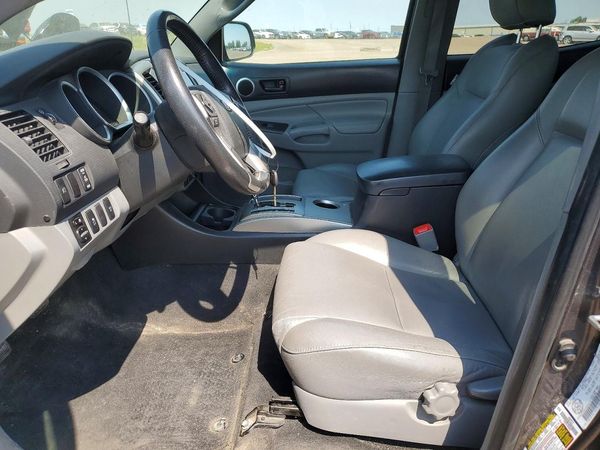 2015 TOYOTA TACOMA Delux Grade