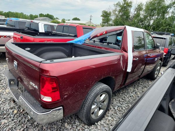 2016 RAM 1500 SLT