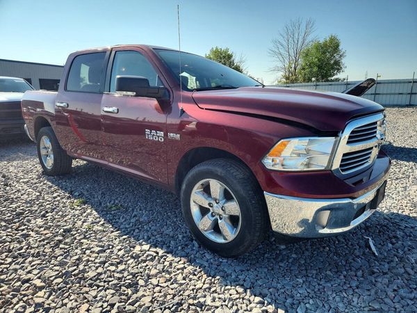 2016 RAM 1500 SLT