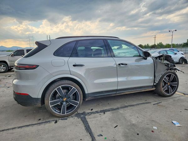 2021 PORSCHE CAYENNE S