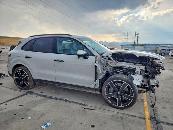 2021 PORSCHE CAYENNE S