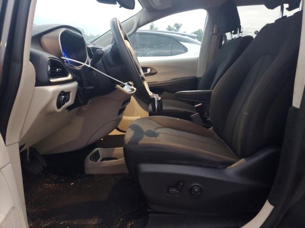 2017 CHRYSLER PACIFICA LX — DENT