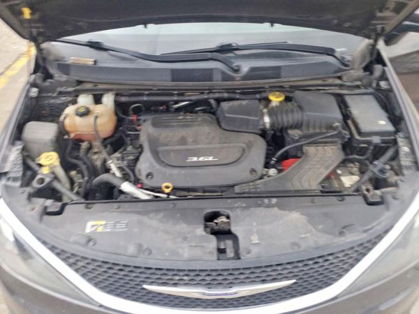 2017 CHRYSLER PACIFICA LX — Engine bay