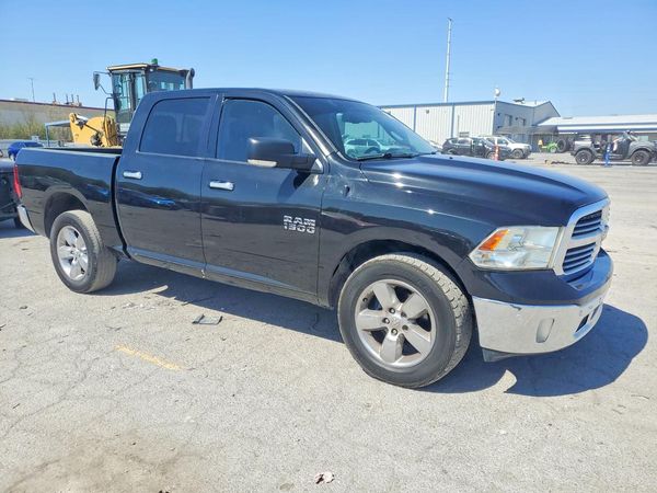 2016 RAM 1500 SLT