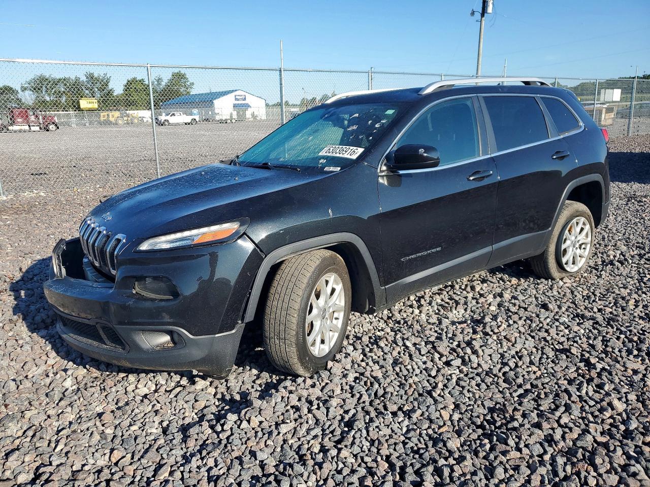 2015 JEEP CHEROKEE Latitude — Front 3/4