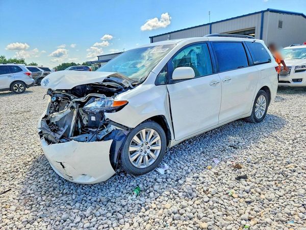 2015 TOYOTA SIENNA