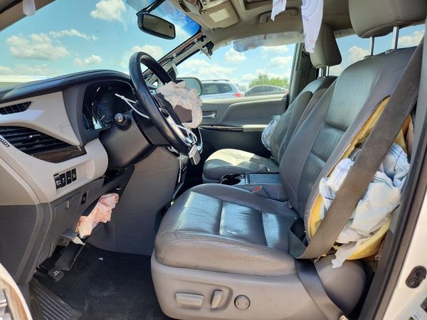 2015 TOYOTA SIENNA