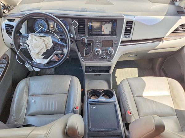 2015 TOYOTA SIENNA