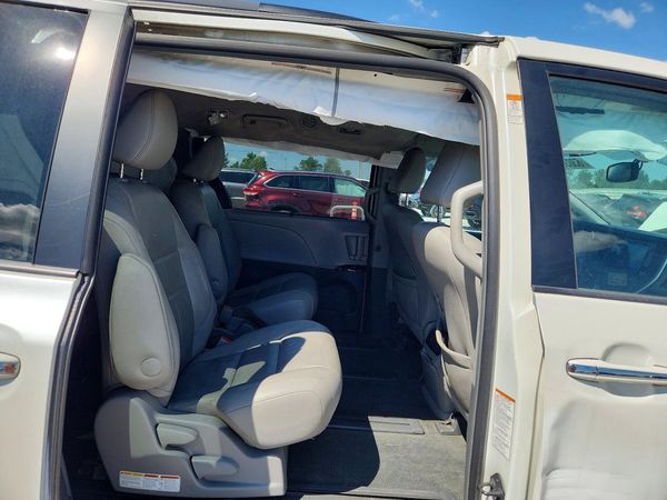 2015 TOYOTA SIENNA