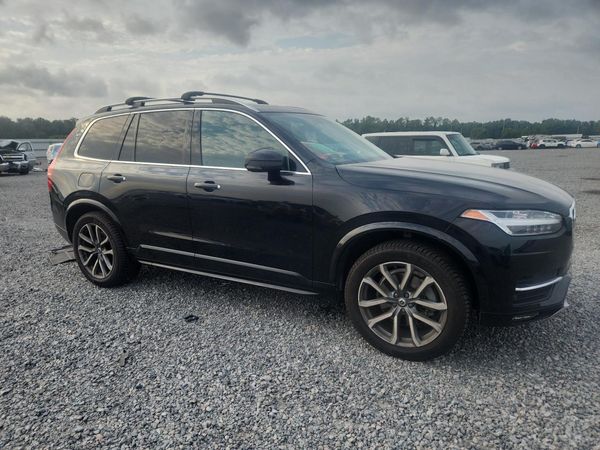 2019 VOLVO XC90 Momentum