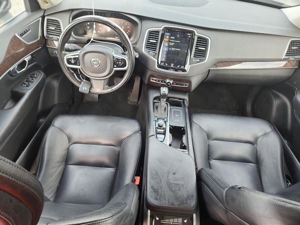 2019 VOLVO XC90 Momentum