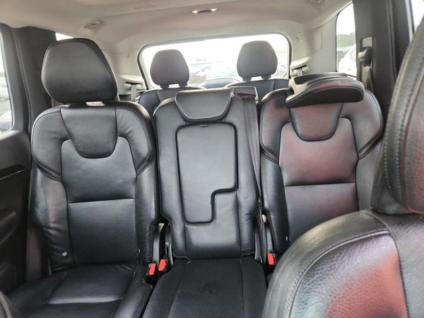 2019 VOLVO XC90 Momentum