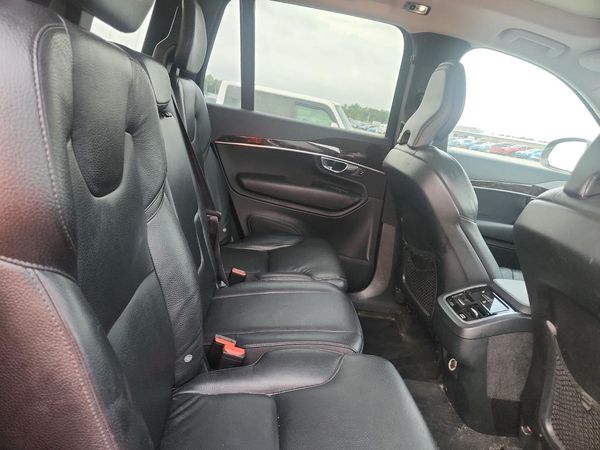 2019 VOLVO XC90 Momentum