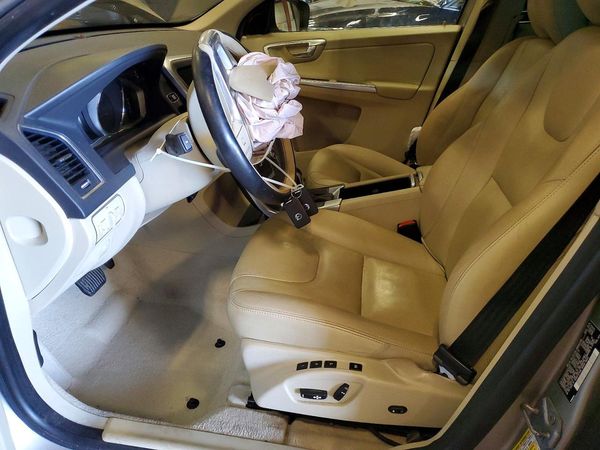 2015 VOLVO XC60