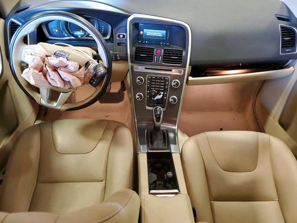 2015 VOLVO XC60