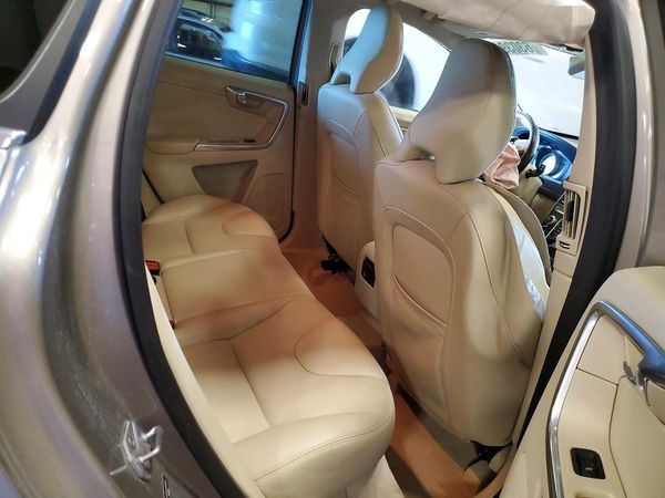 2015 VOLVO XC60