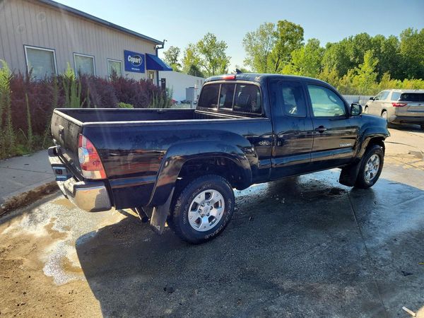 2014 TOYOTA TACOMA Delux Grade