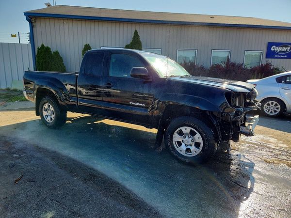 2014 TOYOTA TACOMA Delux Grade
