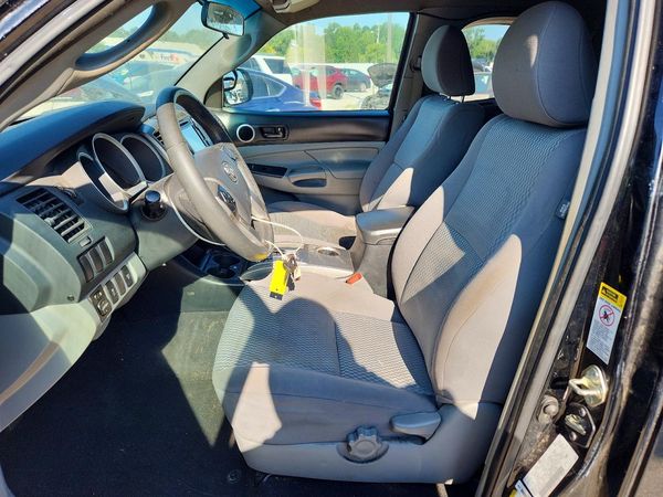 2014 TOYOTA TACOMA Delux Grade