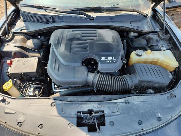 2020 DODGE CHARGER SXT — Engine bay