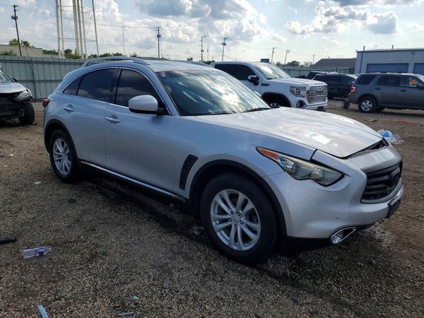 2016 INFINITI QX70