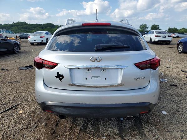 2016 INFINITI QX70