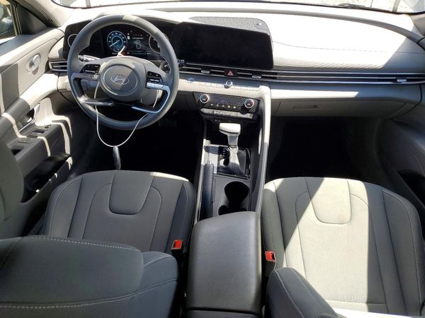 2024 HYUNDAI ELANTRA
