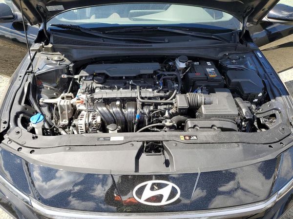 2024 HYUNDAI ELANTRA