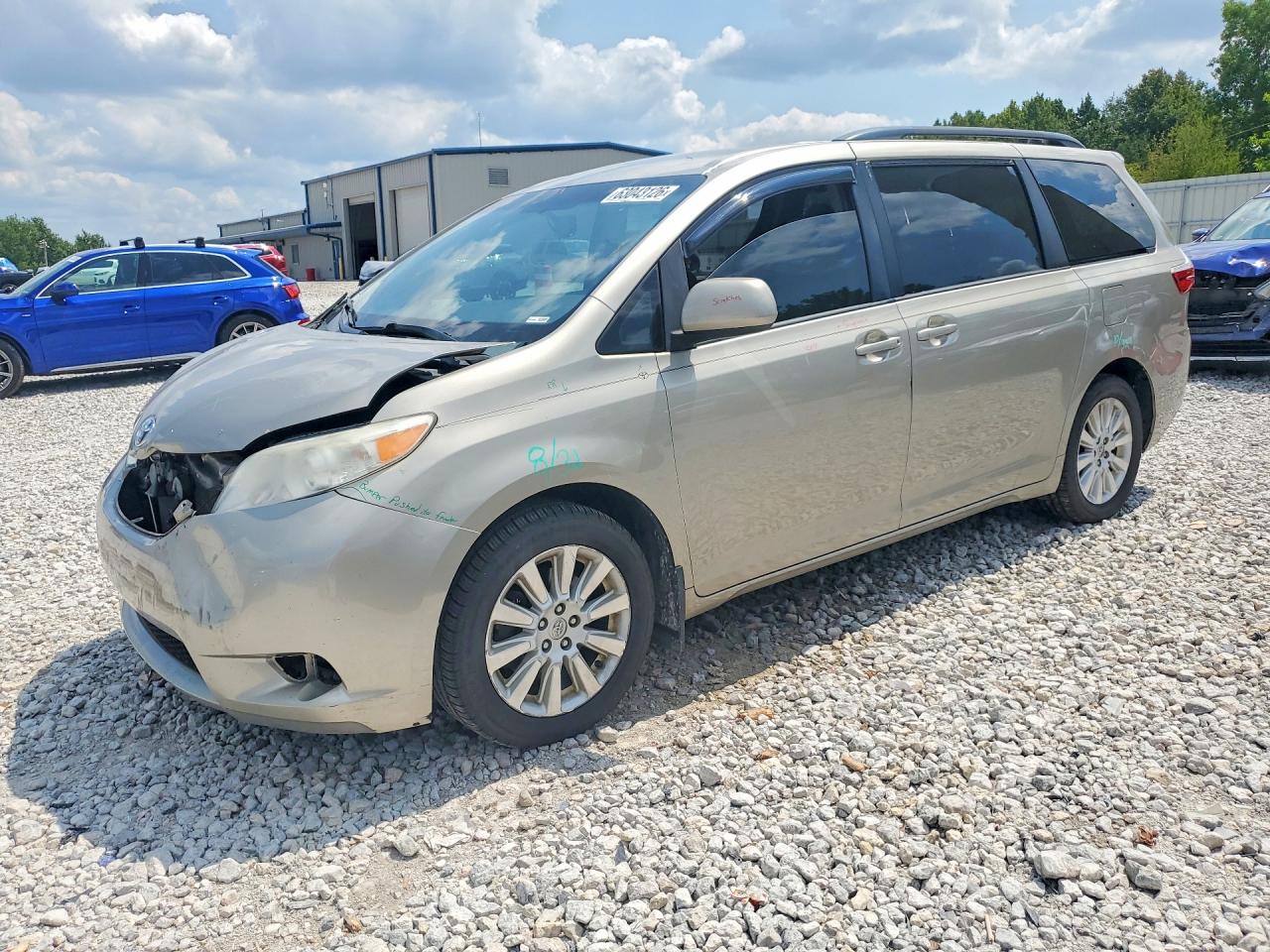 2015 TOYOTA SIENNA