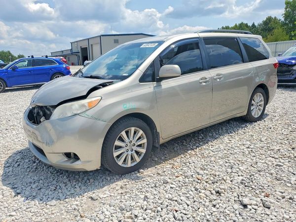 2015 TOYOTA SIENNA