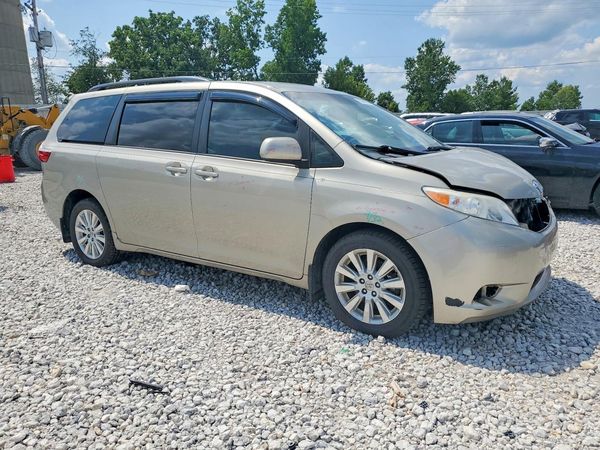 2015 TOYOTA SIENNA