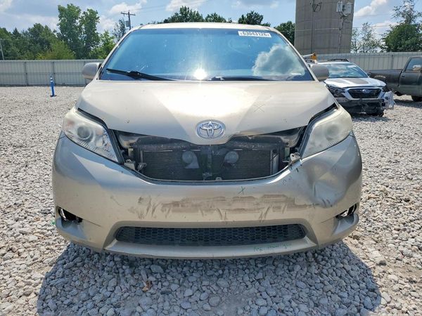 2015 TOYOTA SIENNA