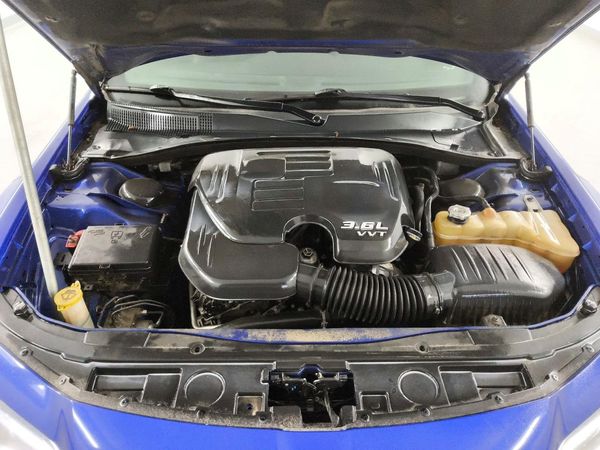 2019 CHRYSLER 300 300S — Engine bay