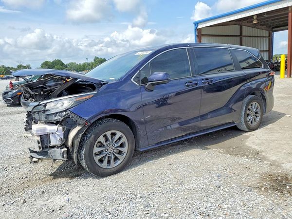 2022 TOYOTA SIENNA LE