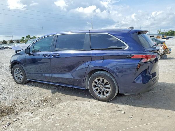 2022 TOYOTA SIENNA LE